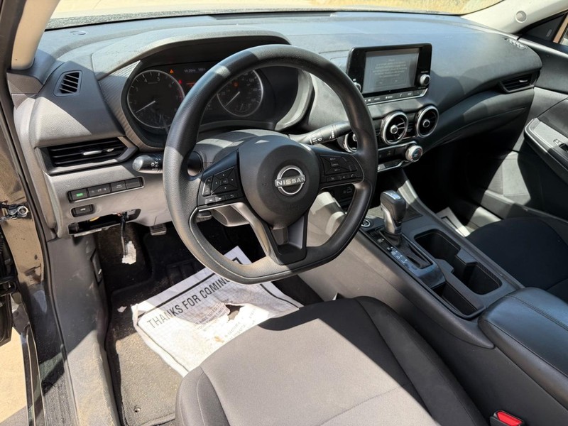 Nissan Sentra Vehicle Full-screen Gallery Image 11