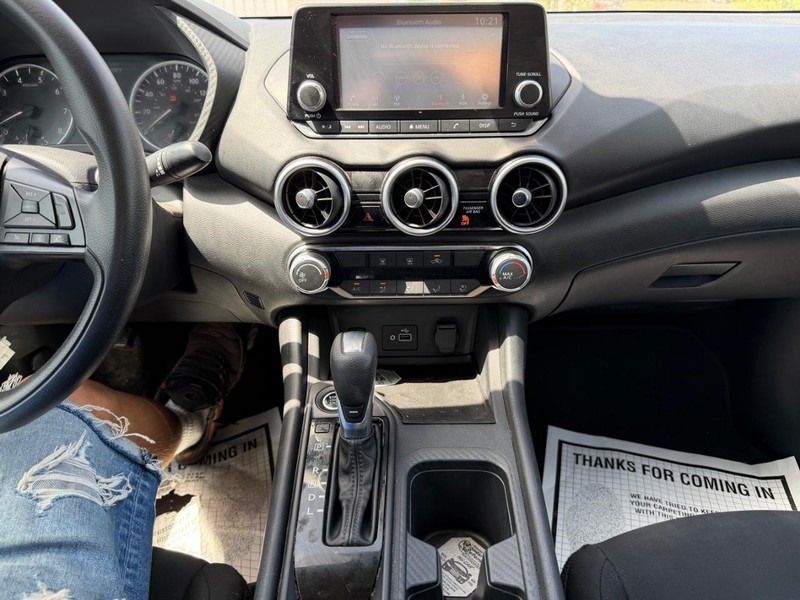 Nissan Sentra Vehicle Full-screen Gallery Image 14