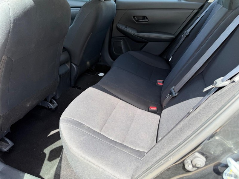 Nissan Sentra Vehicle Full-screen Gallery Image 17