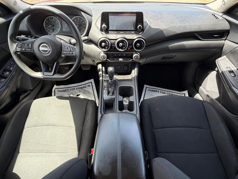 Nissan Sentra Vehicle Full-screen Gallery Image 19