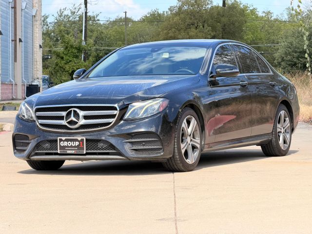 Mercedes-Benz E-Class Vehicle Full-screen Gallery Image 02
