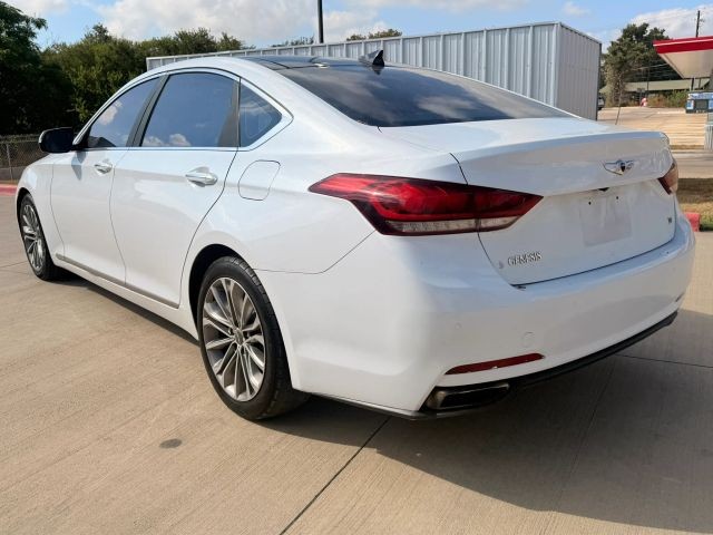 Hyundai Genesis Vehicle Full-screen Gallery Image 04