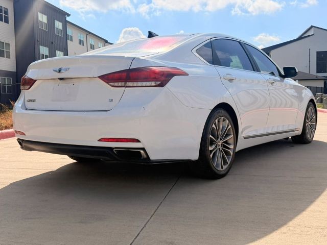 Hyundai Genesis Vehicle Full-screen Gallery Image 06