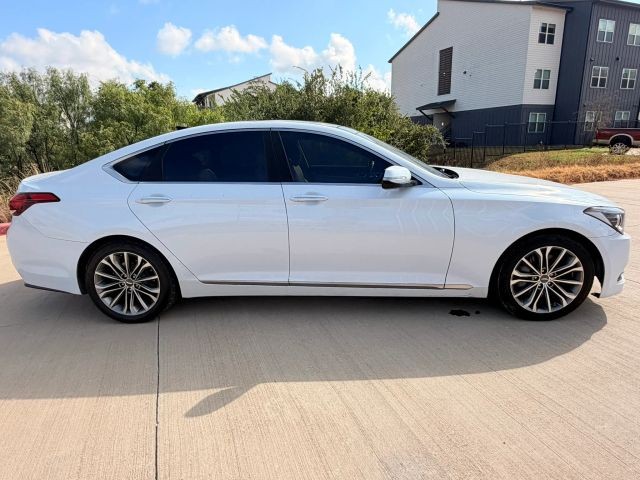 Hyundai Genesis Vehicle Full-screen Gallery Image 07