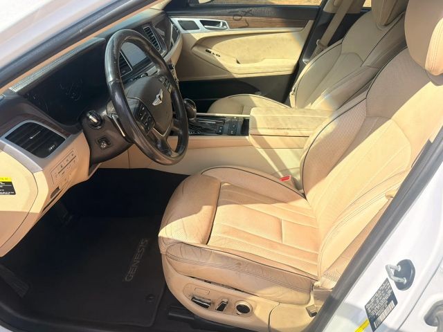 Hyundai Genesis Vehicle Full-screen Gallery Image 10