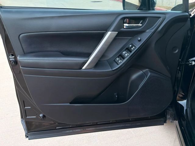 Subaru Forester Vehicle Full-screen Gallery Image 10