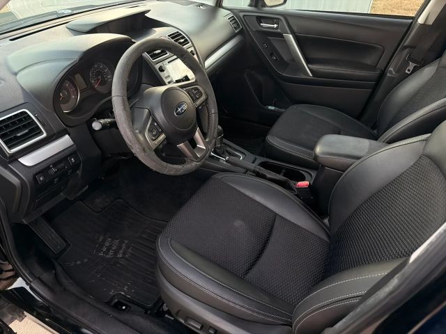 Subaru Forester Vehicle Full-screen Gallery Image 11