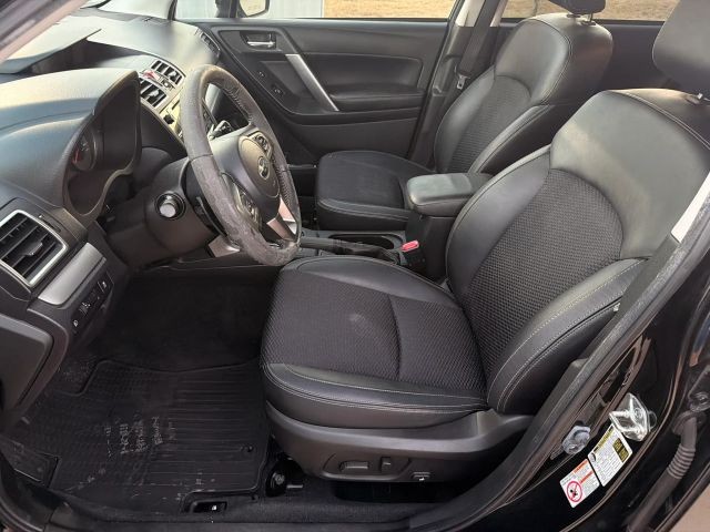 Subaru Forester Vehicle Full-screen Gallery Image 12