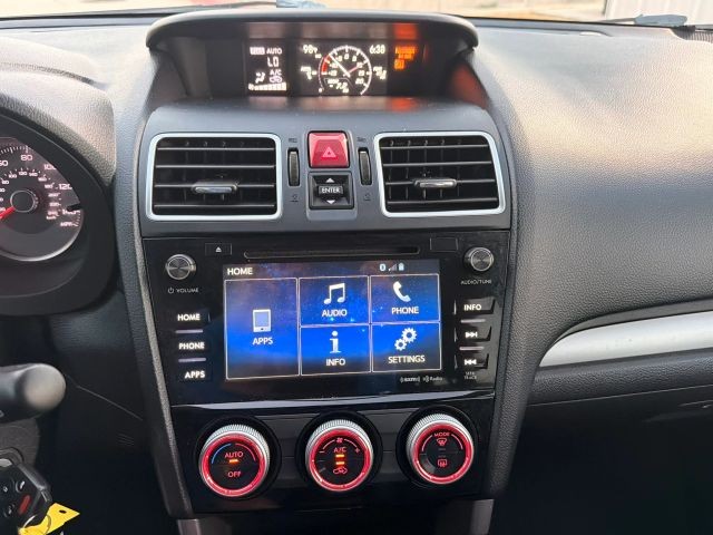 Subaru Forester Vehicle Full-screen Gallery Image 16