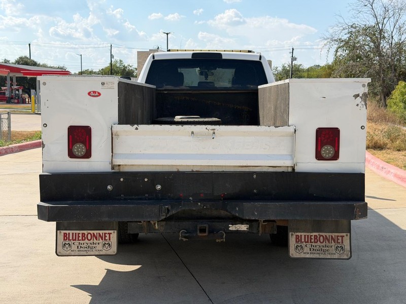Ram 3500 Chassis Cab Vehicle Full-screen Gallery Image 05