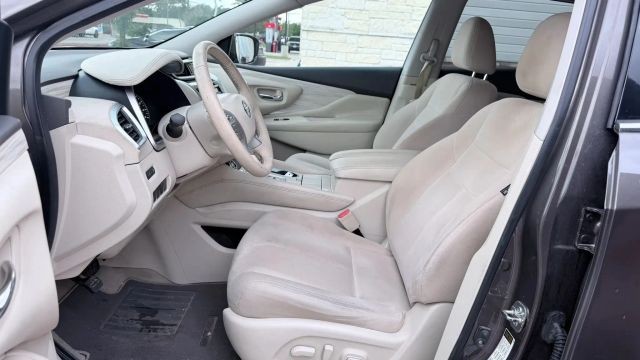 Nissan Murano Vehicle Full-screen Gallery Image 06