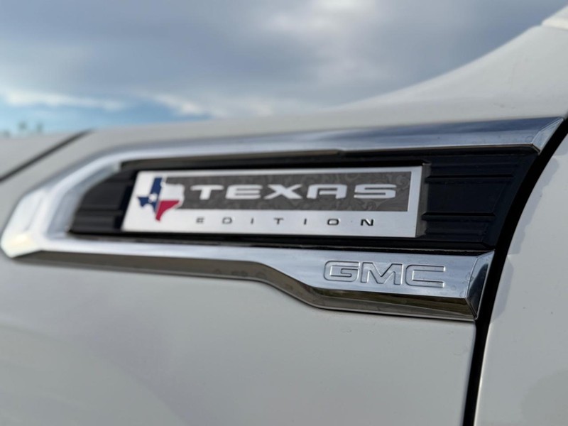 GMC Sierra 2500HD Vehicle Full-screen Gallery Image 25