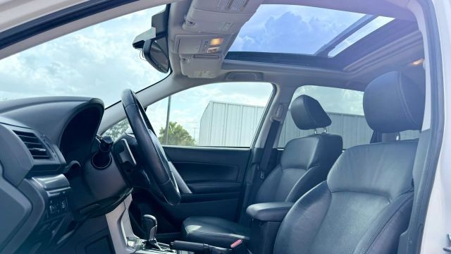 Subaru Forester Vehicle Full-screen Gallery Image 06