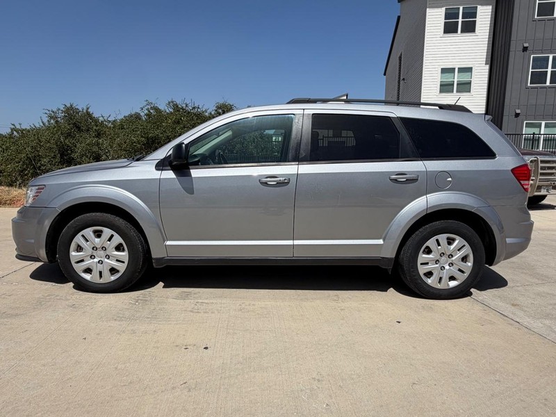Dodge Journey Vehicle Full-screen Gallery Image 03