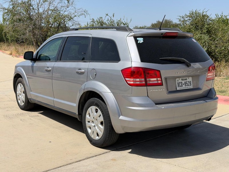 Dodge Journey Vehicle Full-screen Gallery Image 04