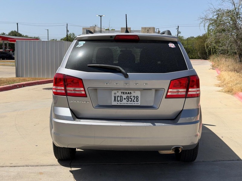 Dodge Journey Vehicle Full-screen Gallery Image 05
