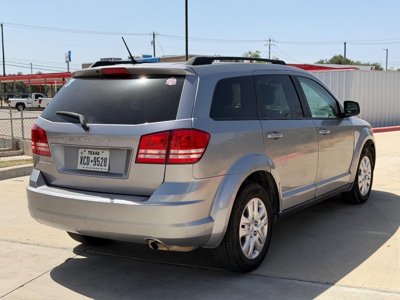 Dodge Journey Vehicle Full-screen Gallery Image 06