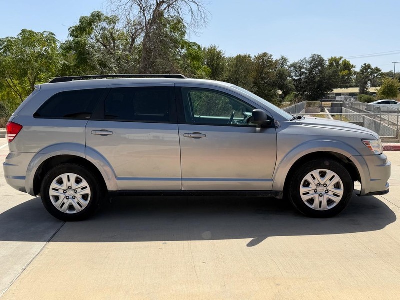 Dodge Journey Vehicle Full-screen Gallery Image 07