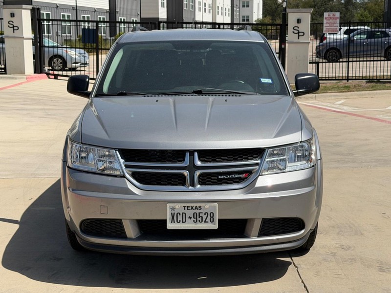 Dodge Journey Vehicle Full-screen Gallery Image 09