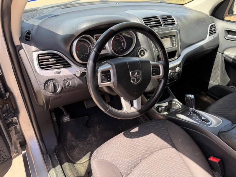 Dodge Journey Vehicle Full-screen Gallery Image 11