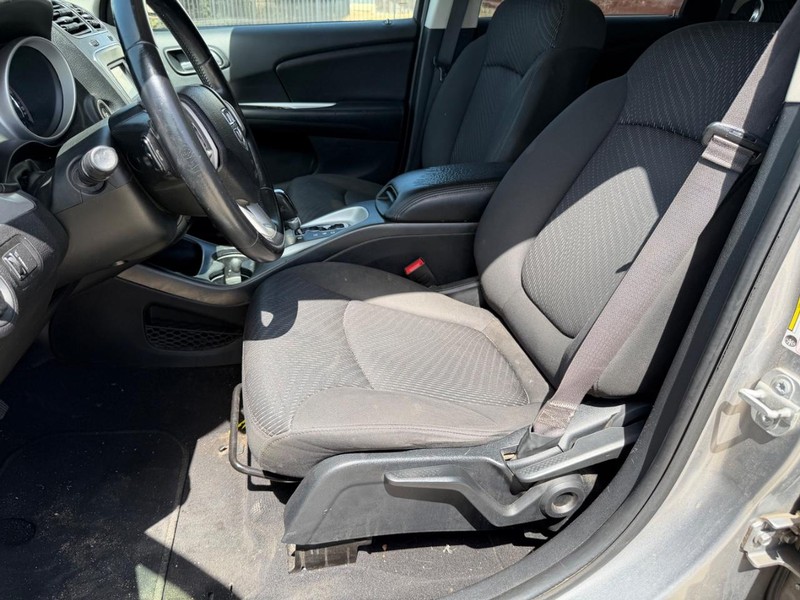 Dodge Journey Vehicle Full-screen Gallery Image 12