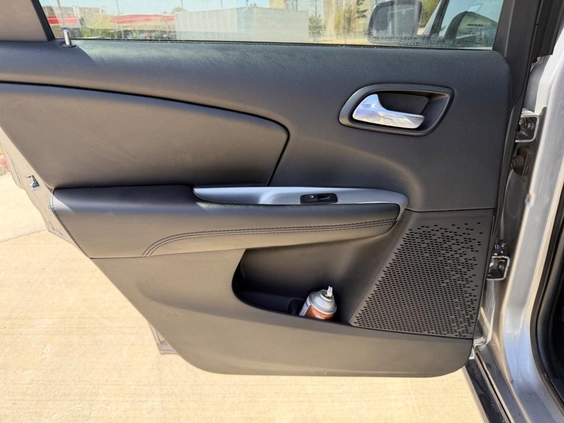 Dodge Journey Vehicle Full-screen Gallery Image 15