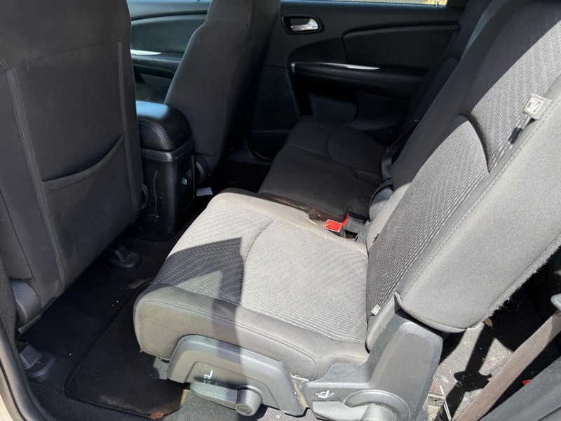 Dodge Journey Vehicle Full-screen Gallery Image 16