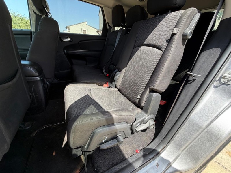 Dodge Journey Vehicle Full-screen Gallery Image 17