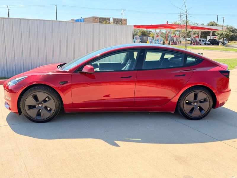 Tesla Model 3 Vehicle Full-screen Gallery Image 03