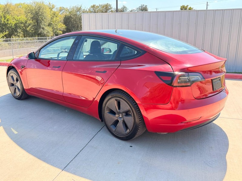 Tesla Model 3 Vehicle Full-screen Gallery Image 04
