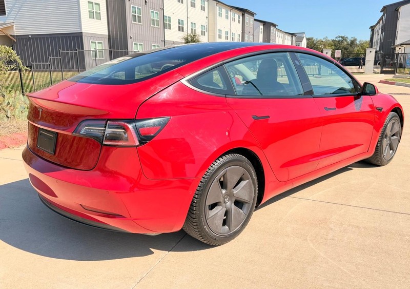 Tesla Model 3 Vehicle Full-screen Gallery Image 06