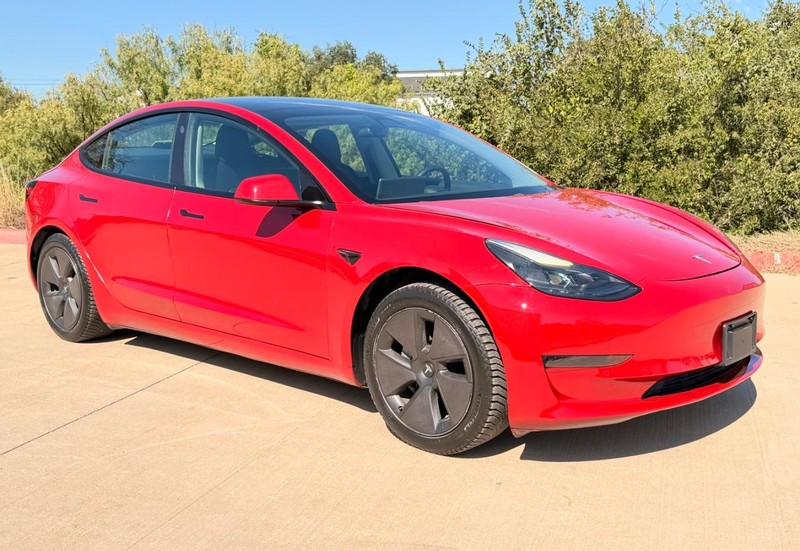Tesla Model 3 Vehicle Full-screen Gallery Image 08