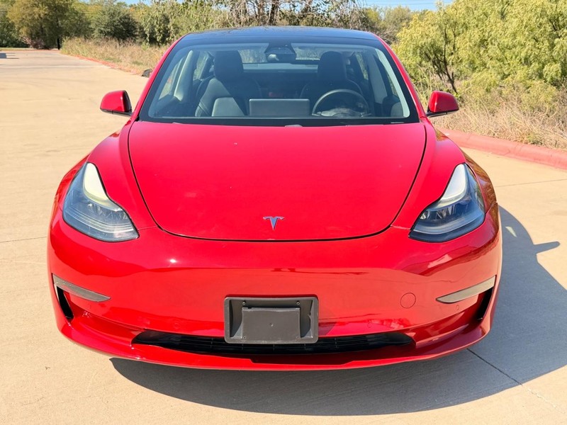 Tesla Model 3 Vehicle Full-screen Gallery Image 09