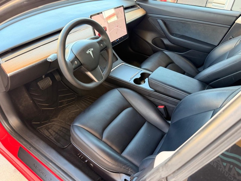 Tesla Model 3 Vehicle Full-screen Gallery Image 12