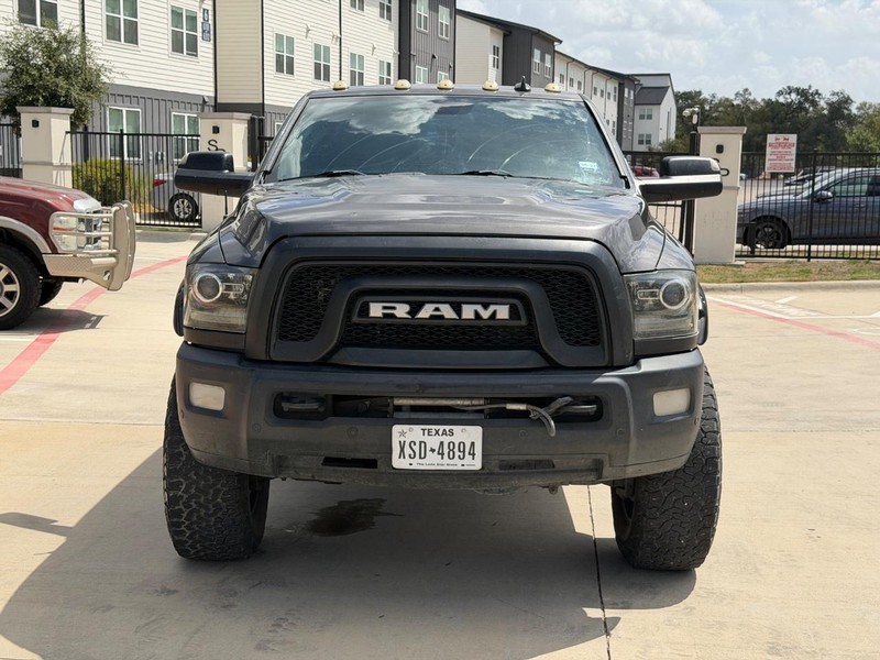 Ram 2500 Vehicle Full-screen Gallery Image 09
