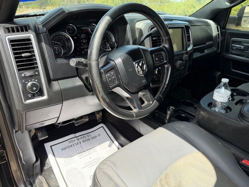 Ram 2500 Vehicle Full-screen Gallery Image 10