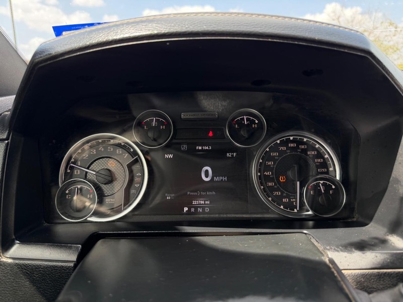 Ram 2500 Vehicle Full-screen Gallery Image 12