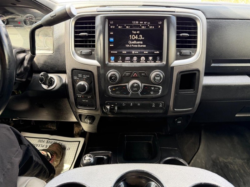 Ram 2500 Vehicle Full-screen Gallery Image 13