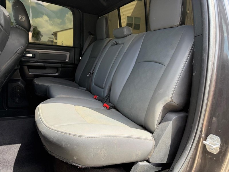 Ram 2500 Vehicle Full-screen Gallery Image 18