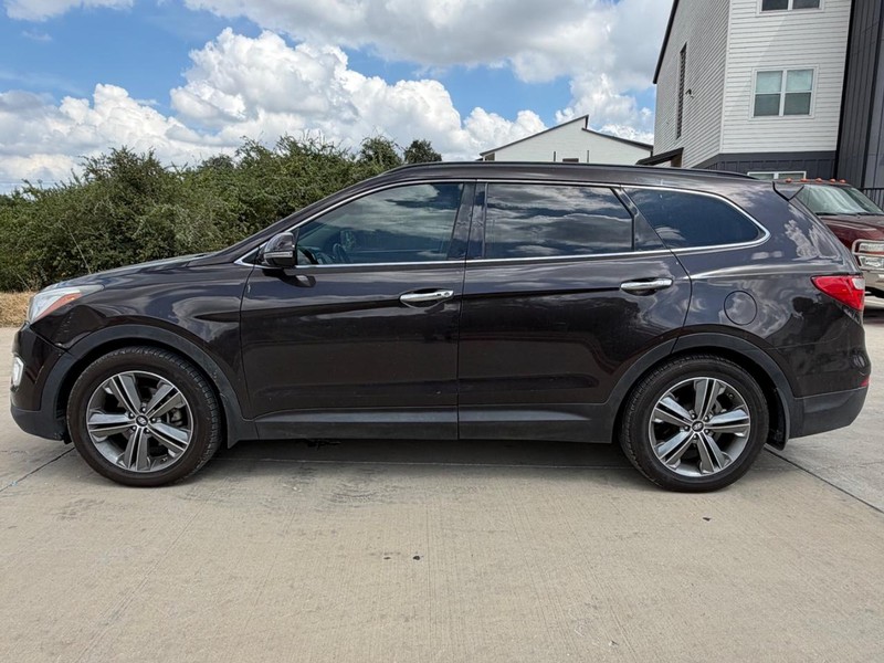 Hyundai Santa Fe Vehicle Full-screen Gallery Image 02