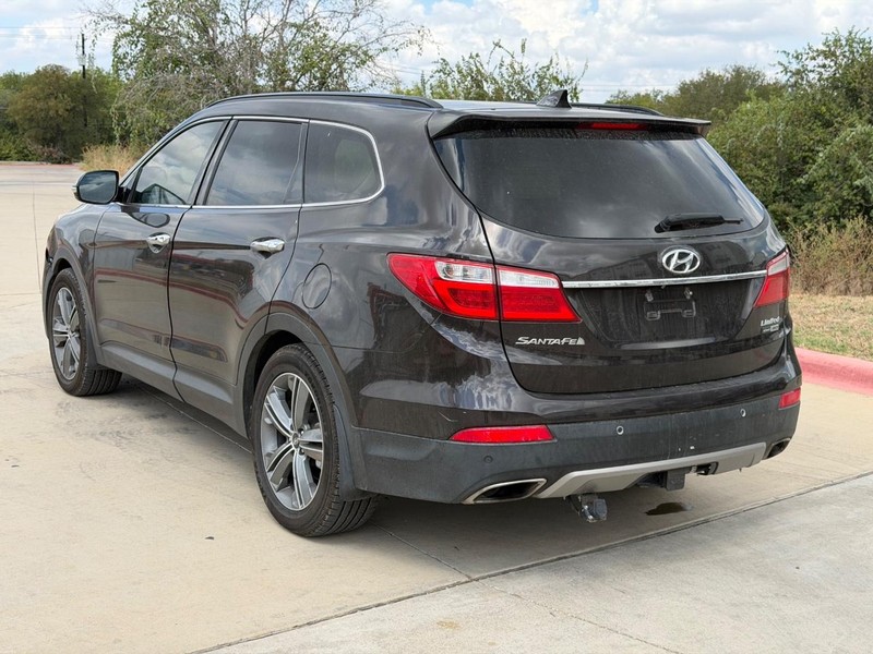 Hyundai Santa Fe Vehicle Full-screen Gallery Image 03