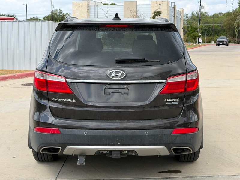 Hyundai Santa Fe Vehicle Full-screen Gallery Image 04