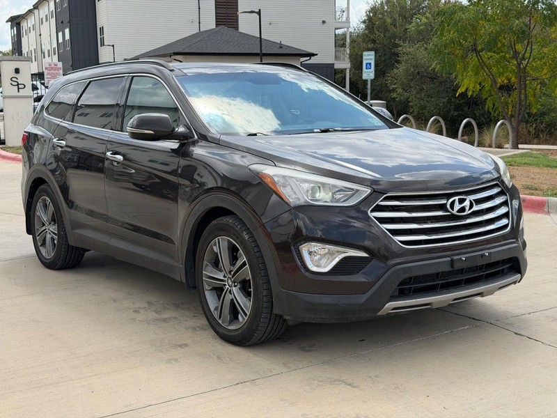 Hyundai Santa Fe Vehicle Full-screen Gallery Image 07
