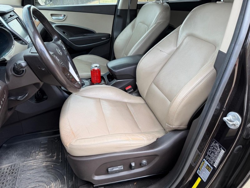 Hyundai Santa Fe Vehicle Full-screen Gallery Image 11