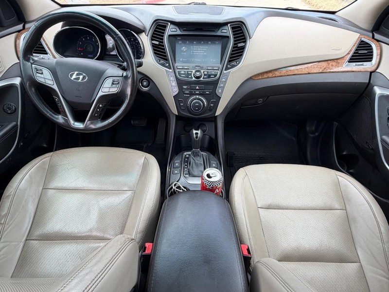 Hyundai Santa Fe Vehicle Full-screen Gallery Image 18