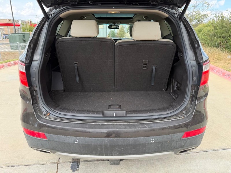 Hyundai Santa Fe Vehicle Full-screen Gallery Image 20
