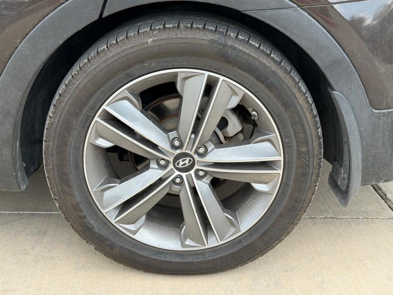 Hyundai Santa Fe Vehicle Full-screen Gallery Image 21