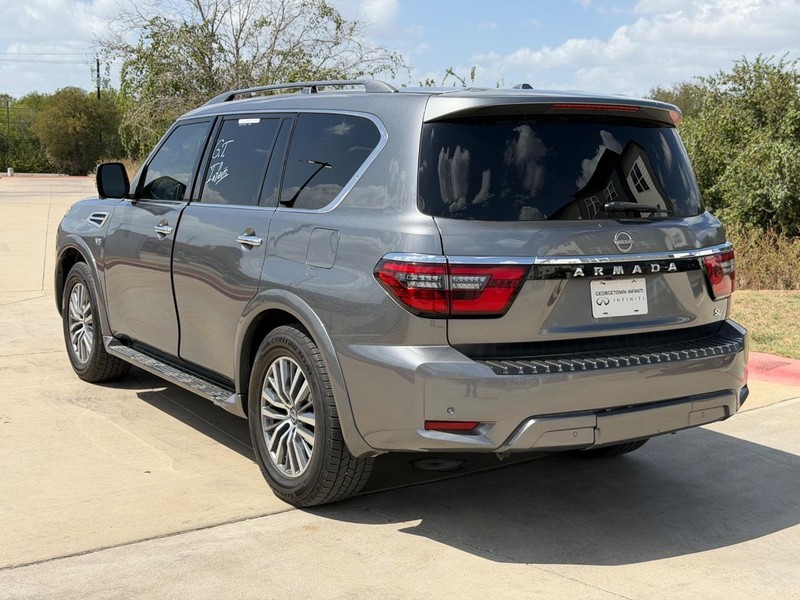 Nissan Armada Vehicle Full-screen Gallery Image 04