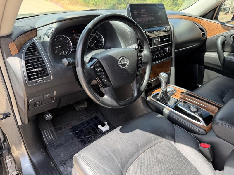 Nissan Armada Vehicle Full-screen Gallery Image 11