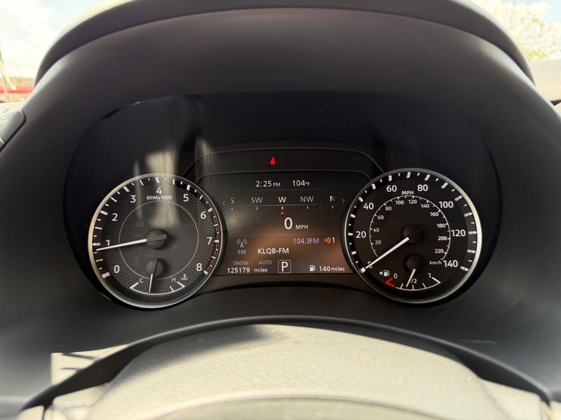 Nissan Armada Vehicle Full-screen Gallery Image 13
